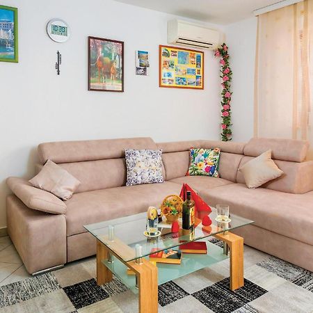 2 Bedroom Gorgeous Apartment In غاباس المظهر الخارجي الصورة