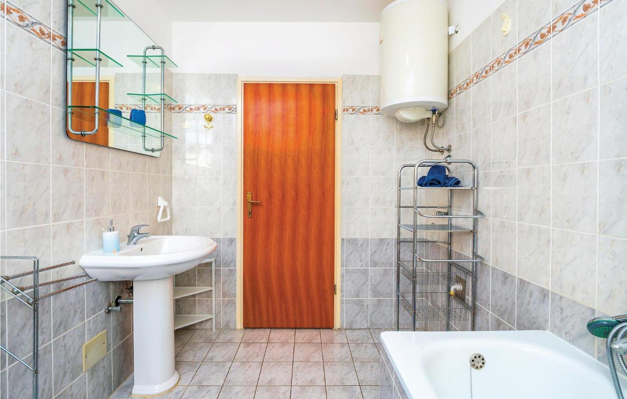 2 Bedroom Gorgeous Apartment In غاباس المظهر الخارجي الصورة
